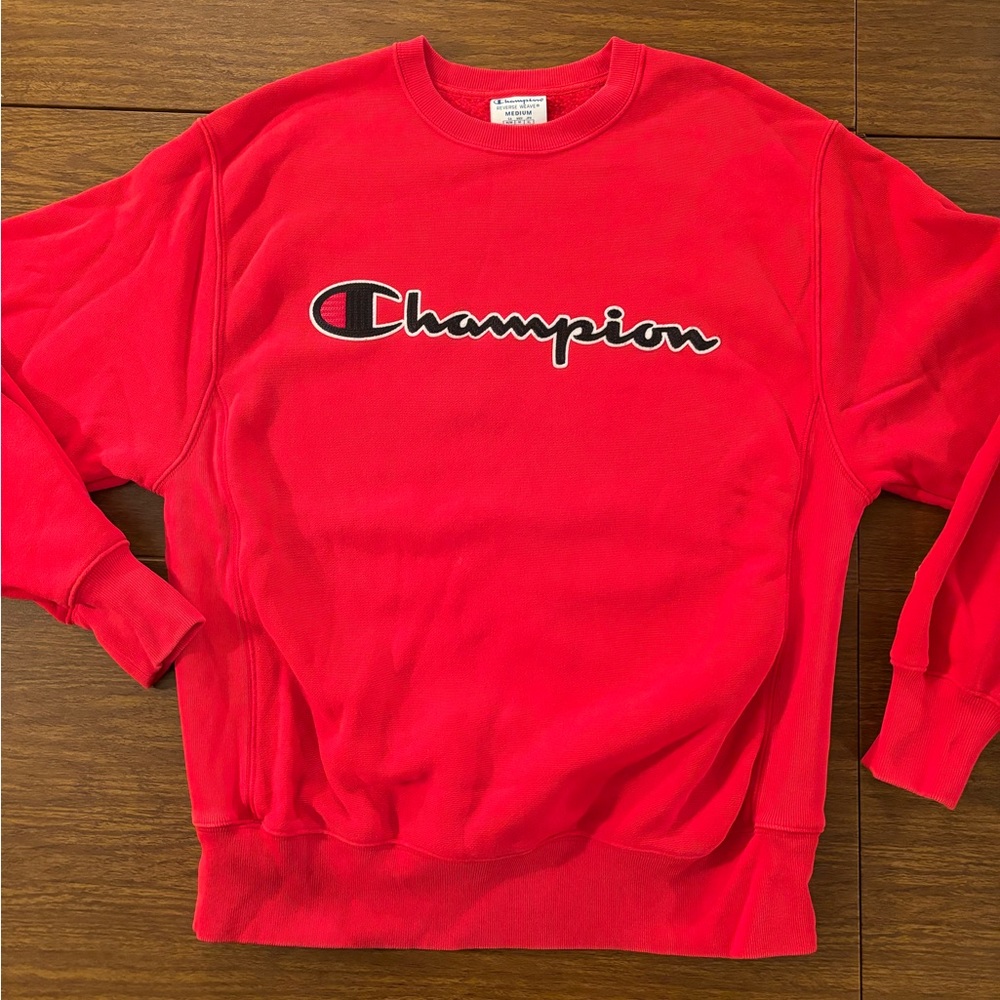 Men's Champion crewneck sweatshirt in red. Size medium.EUC